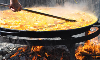 Paella-Cooking-Fire_330x200